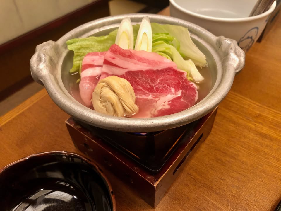 一早就有湯頁牛肉鍋可以吃，真是太幸福了